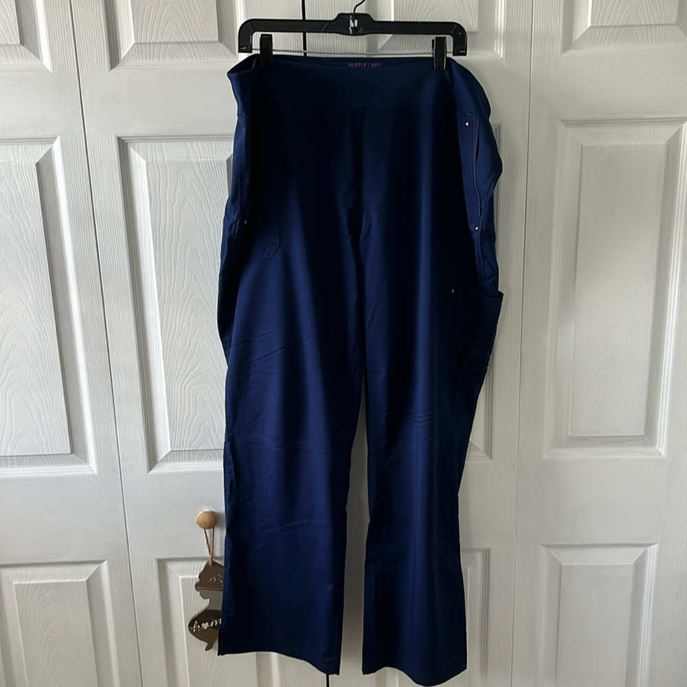 Women’s healing hands scrub bottom